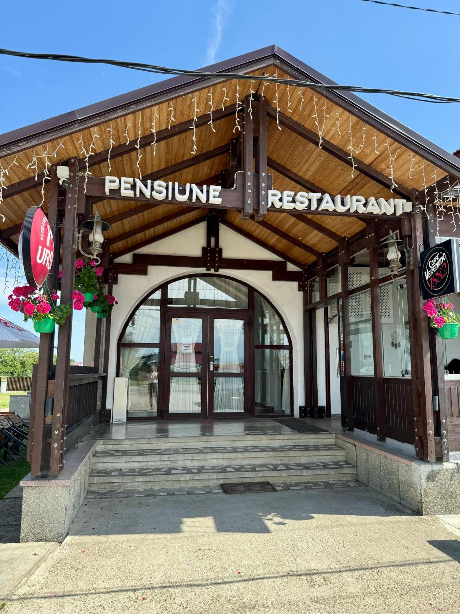 Pensiunea Ana 피아트라네암츠 외부 사진